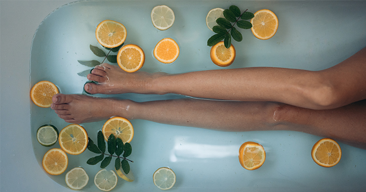 gambe-gonfie-e-pesanti-nutrirsi-di-cibi-drenanti gambe gonfie pesanti nutrirsi di cibi drenanti