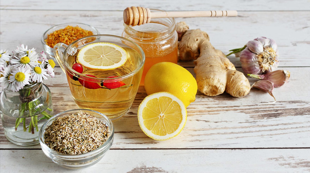 Miele e zenzero i rimedi naturali che possono aiutare a lenire i sintomi e a prevenire la tosse secca